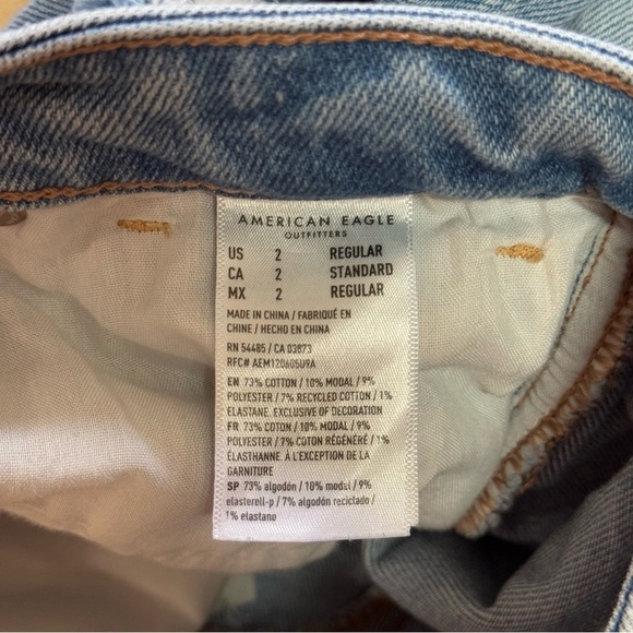 American Eagle Stretch Ripped Mom Jean in Daylight Destroy Blue Denim 2 - Picture 8 of 9